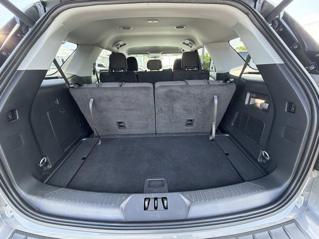 Used 2023 Ford Explorer XLT AWD/4WD image 13