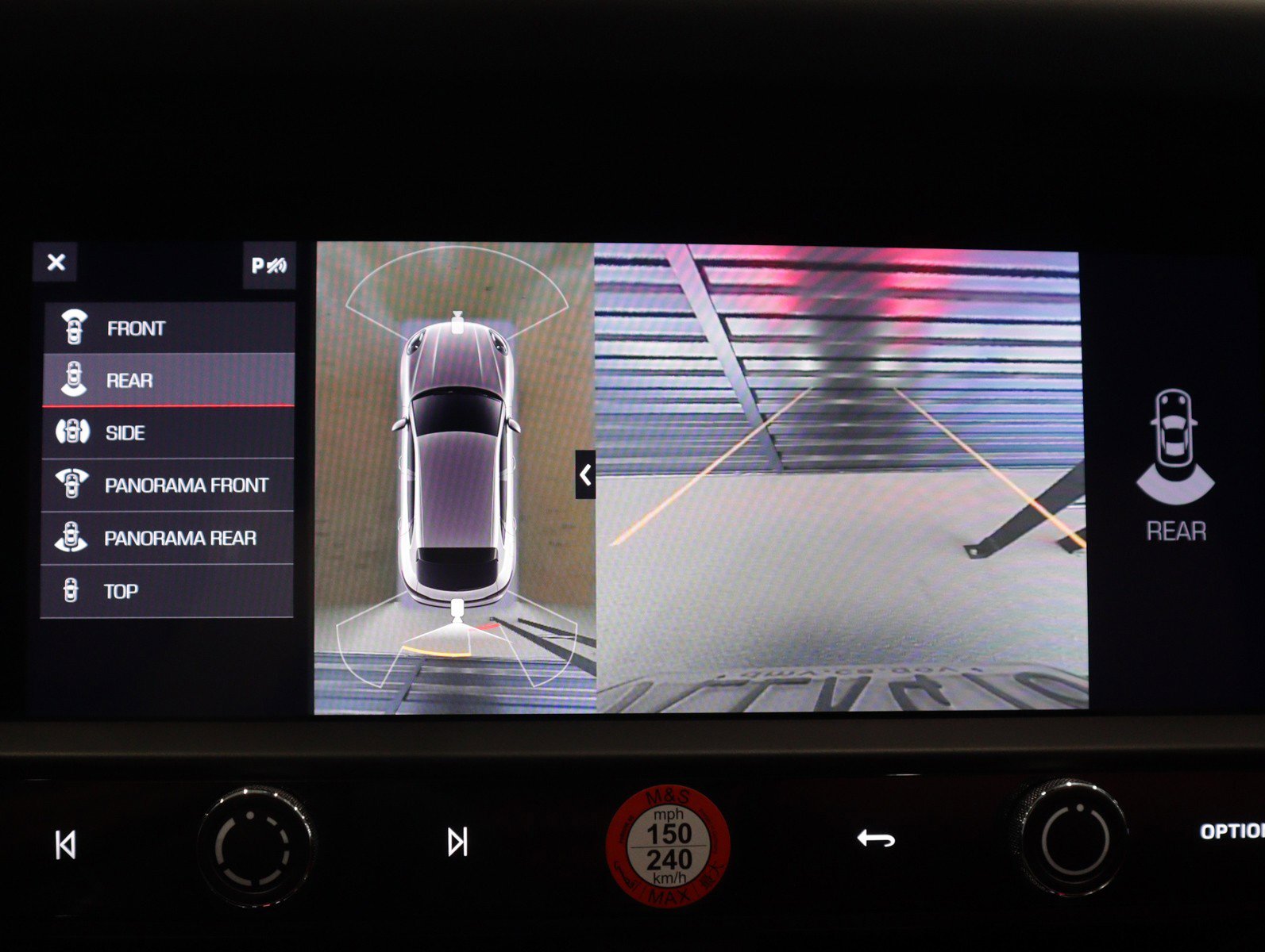 Certified 2024 Porsche Macan AWD/4WD image 19