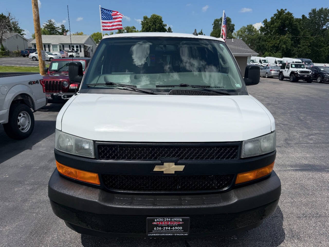 Used 2019 Chevrolet Express 3500 LS RWD image 3