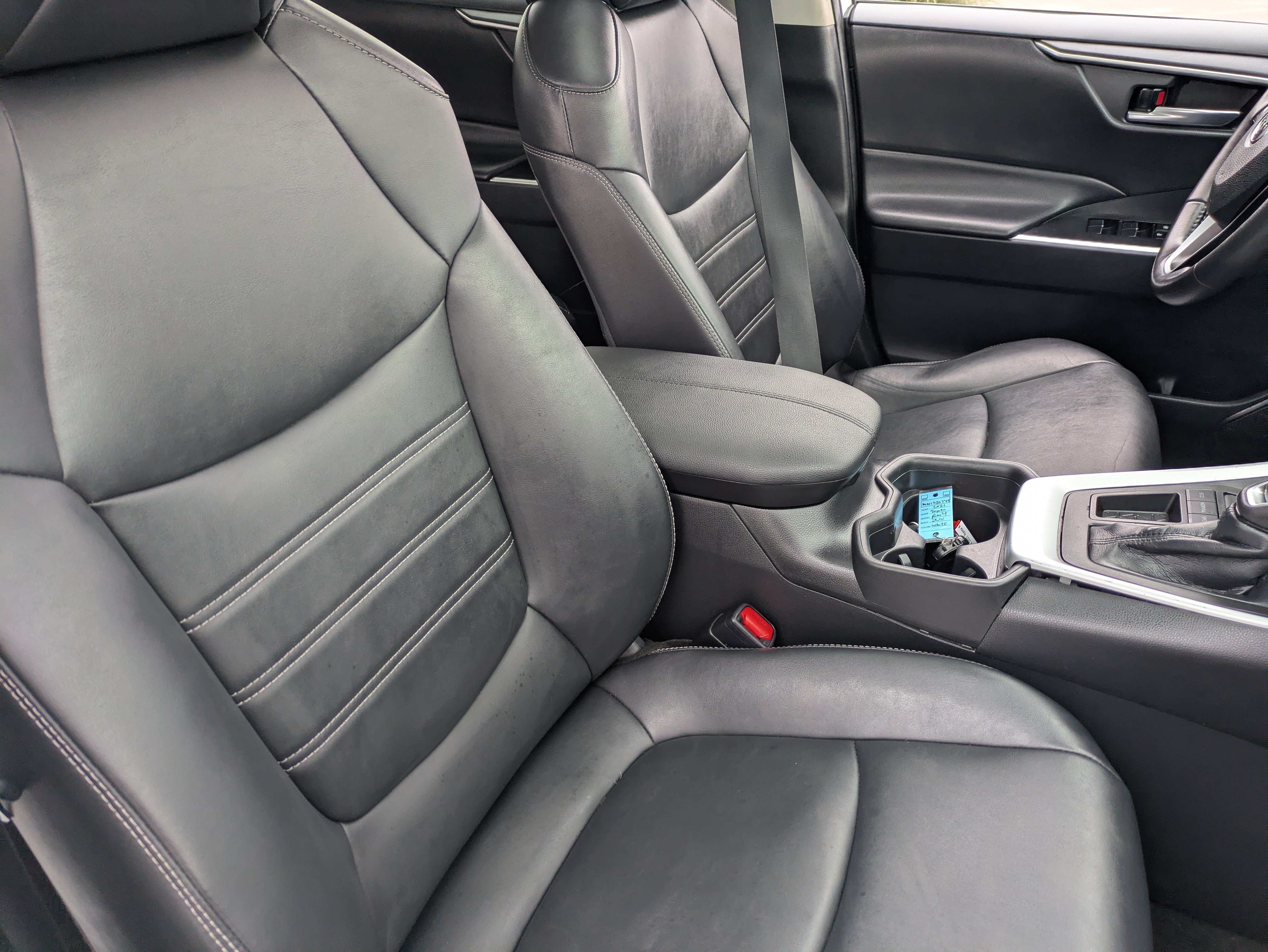 Used 2021 Toyota RAV4 XLE Premium FWD image 11