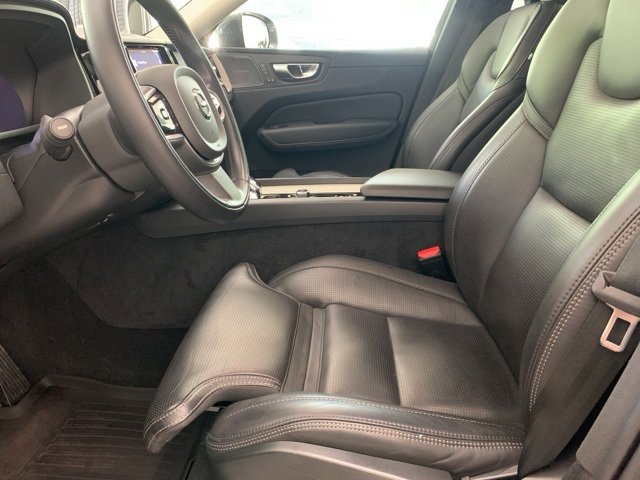Certified 2022 Volvo XC60 B5 Inscription w/ Climate Package image 9