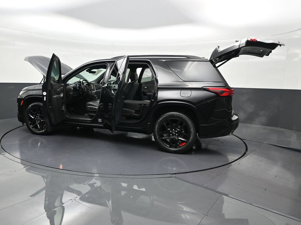 Used 2023 Chevrolet Traverse Premier w/ Redline Edition image 35