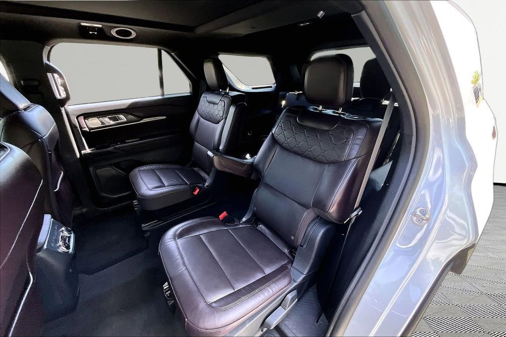 Used 2025 Ford Explorer Platinum w/ LUX Leather Package image 16