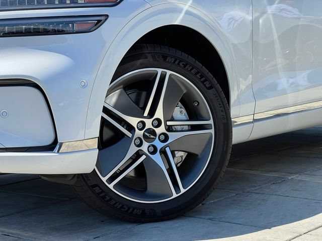Used 2026 Genesis Electrified GV70 Advanced AWD/4WD image 2