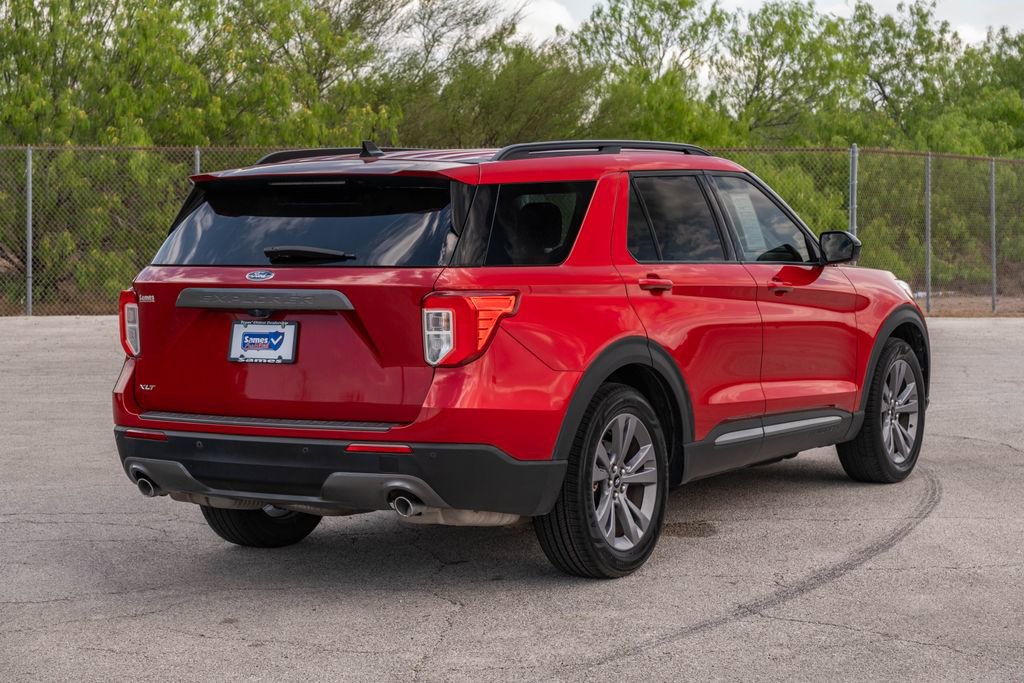 Used 2023 Ford Explorer XLT w/ Equipment Group 202A image 7