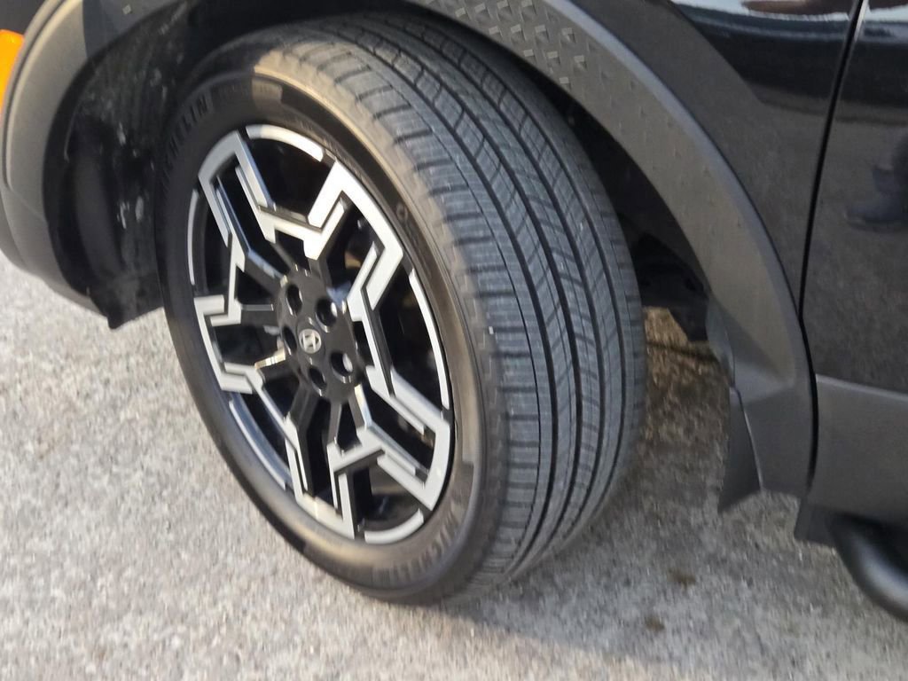 Used 2025 Hyundai Santa Cruz Limited image 8