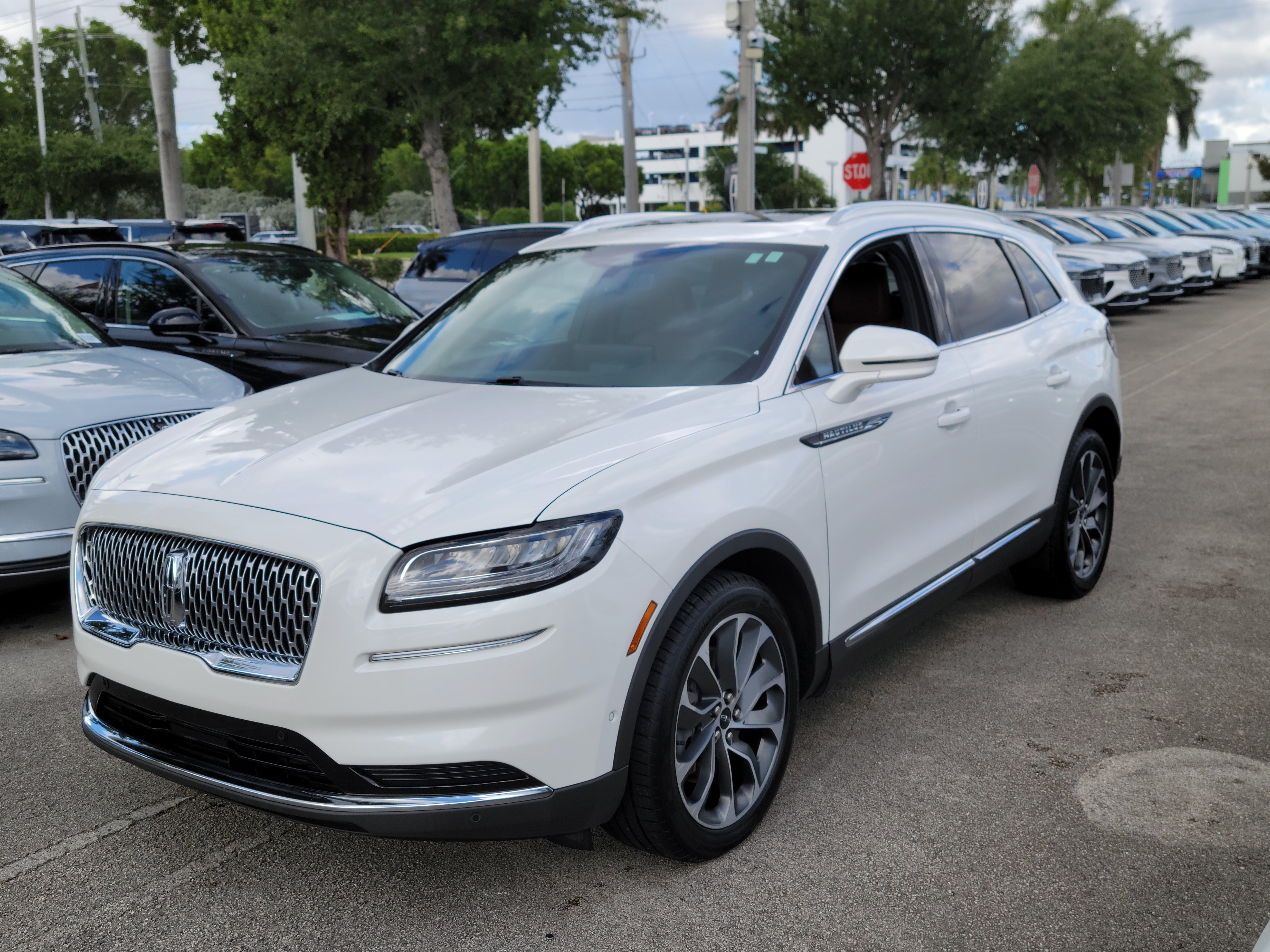 Certified 2023 Lincoln Nautilus Reserve w/ Class II Trailer Tow Package FWD image 2