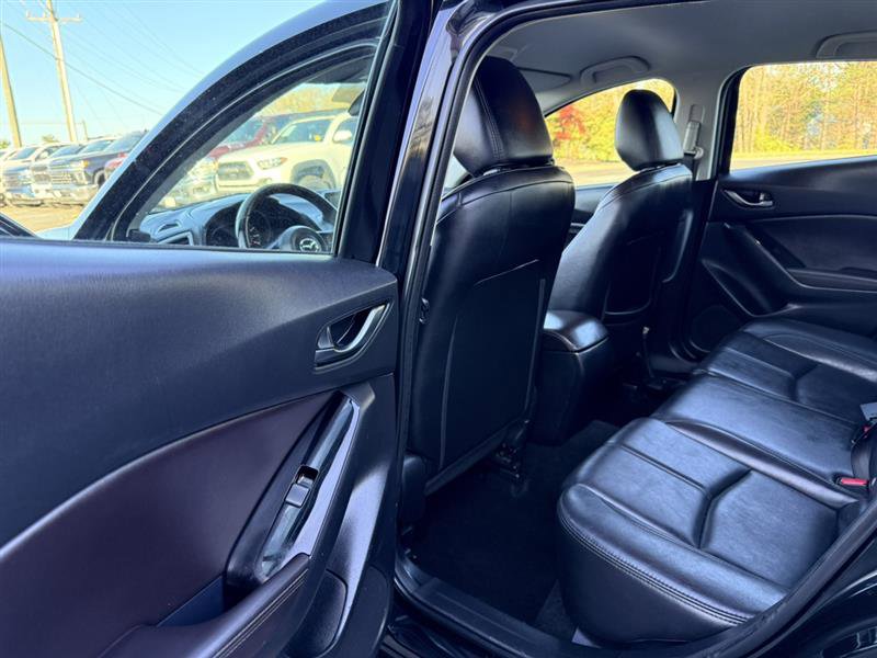 Used 2018 MAZDA MAZDA3 Touring FWD image 17