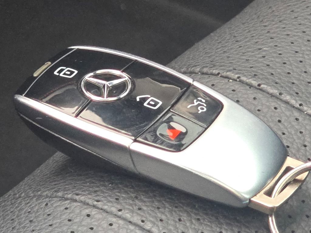 Used 2022 Mercedes-Benz E 350 4MATIC Sedan image 38