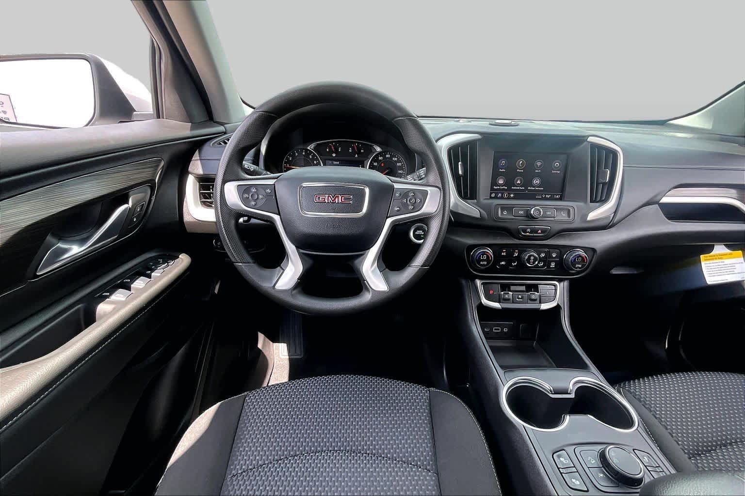 Used 2024 GMC Terrain SLE w/ Driver Convenience Package FWD image 6