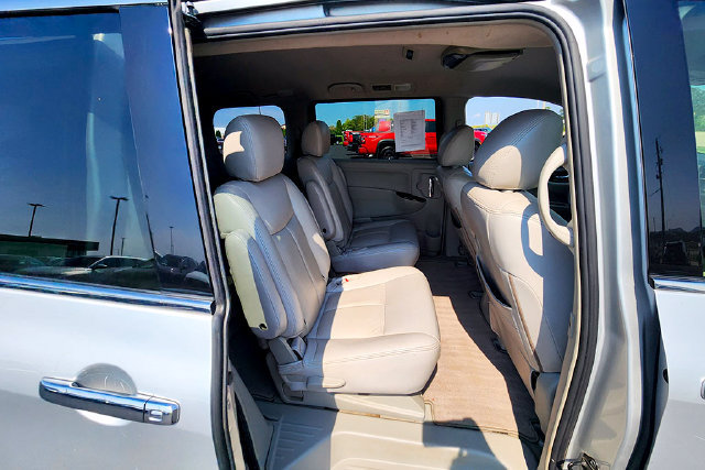 Used 2013 Nissan Quest SV w/ Value Cargo Pkg FWD image 23