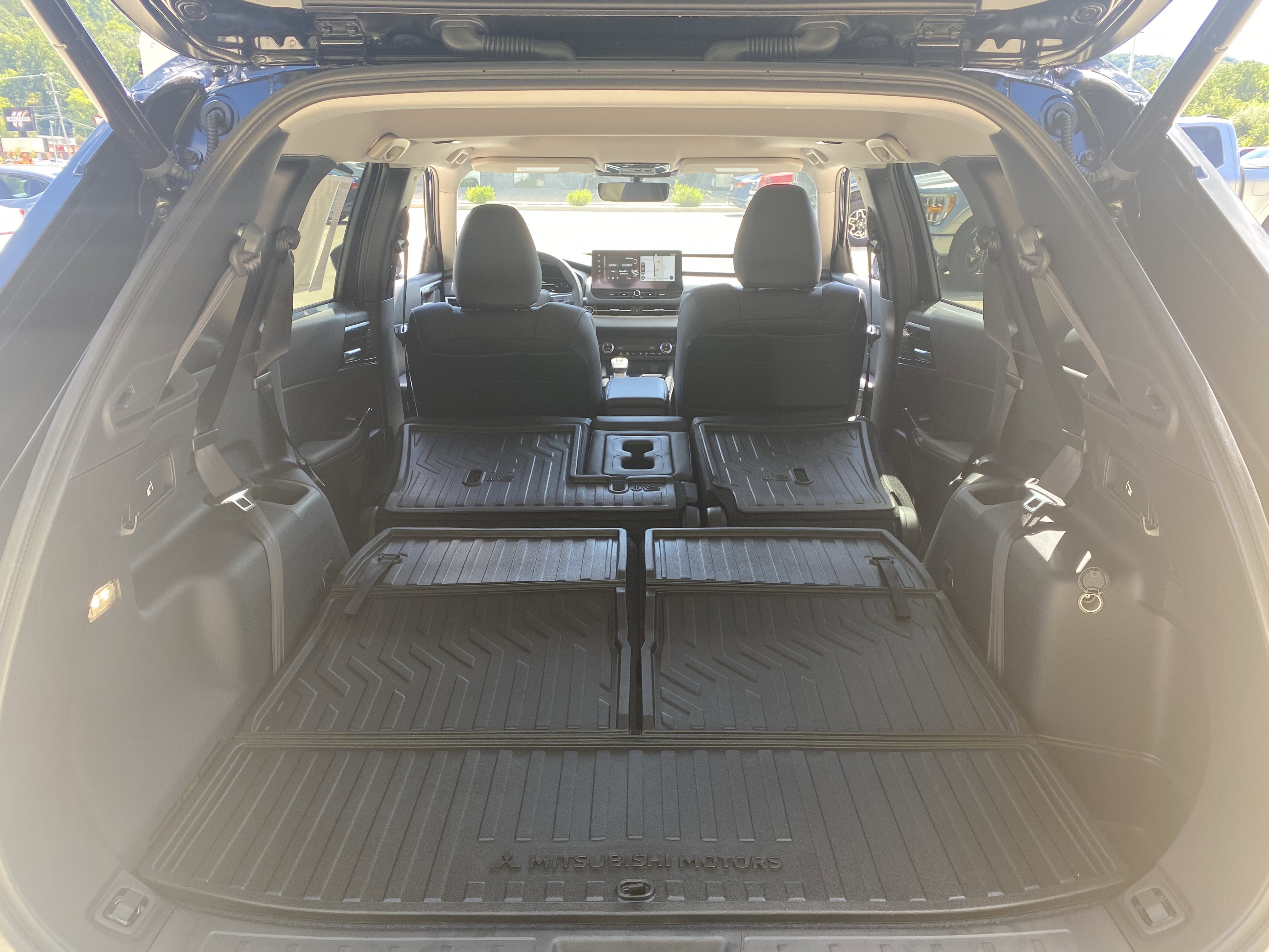 New 2025 Mitsubishi Outlander SE image 28