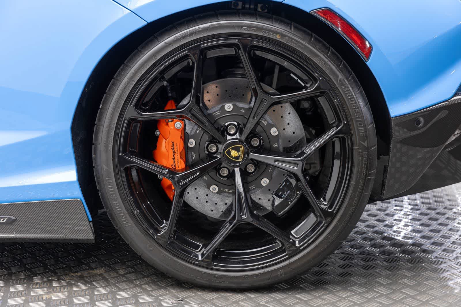 Used 2024 Lamborghini Revuelto AWD/4WD image 36