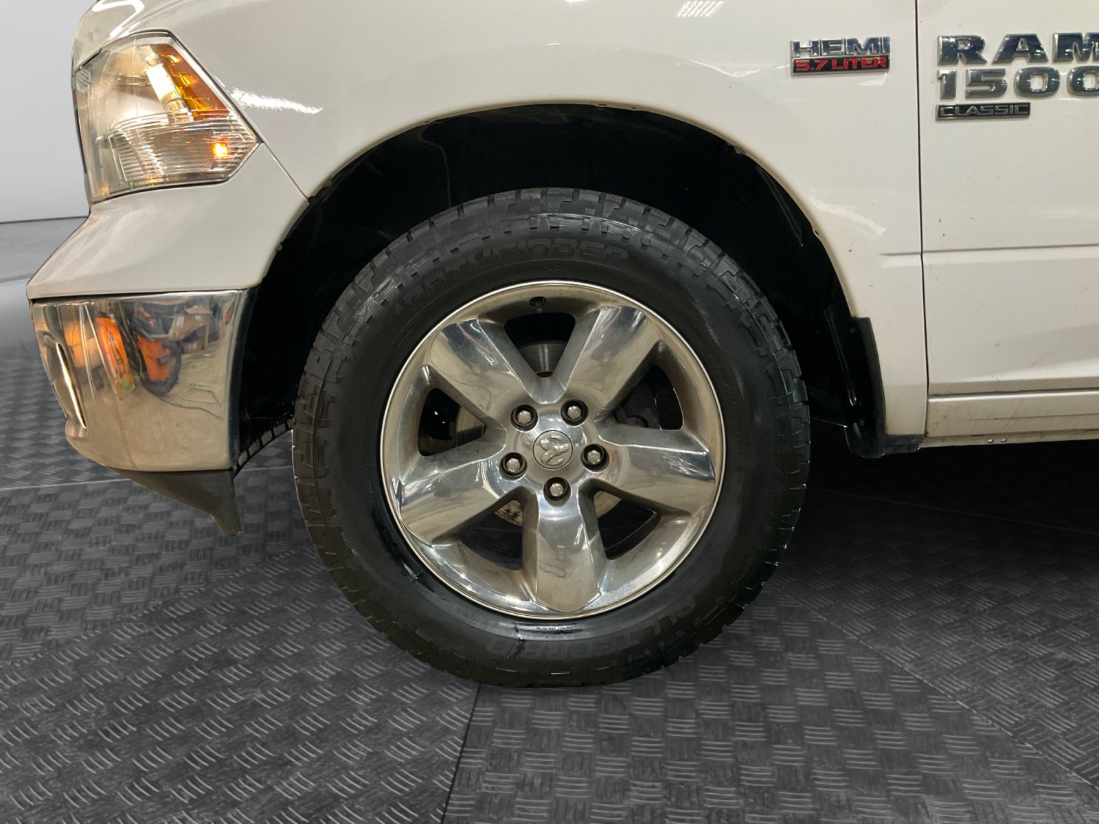 Used 2019 RAM 1500 ST w/ SXT Plus Group AWD/4WD image 16