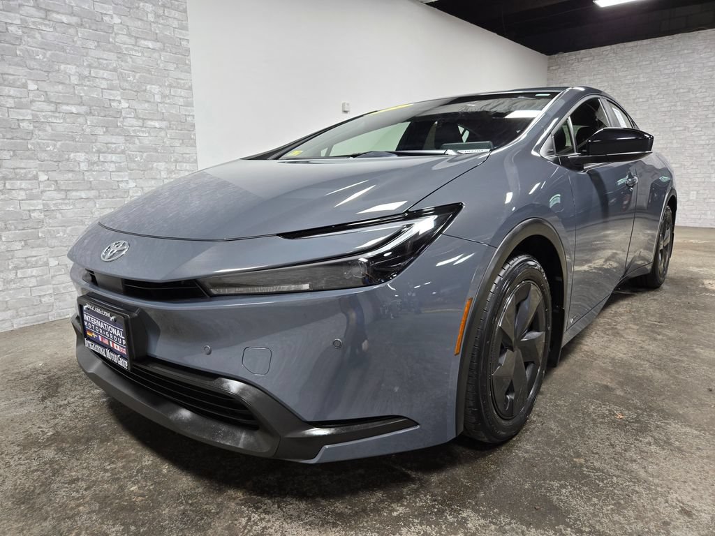 Used 2024 Toyota Prius LE AWD/4WD image 5