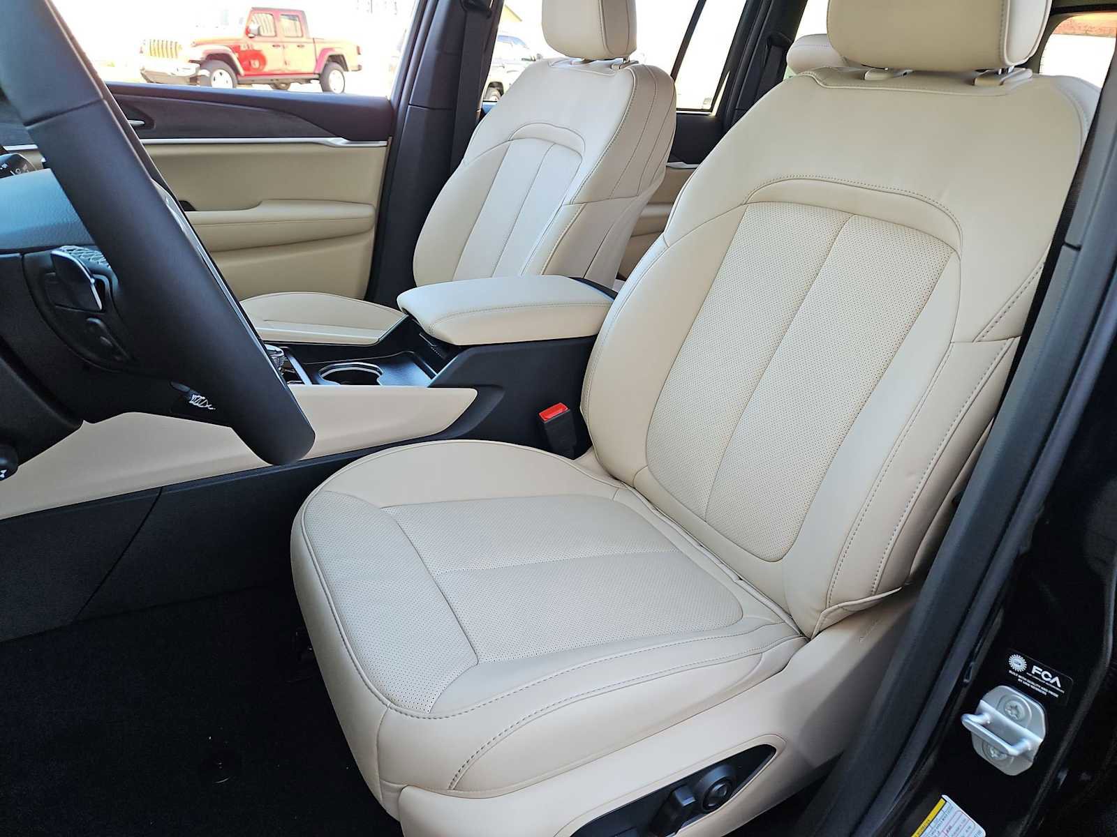 Used 2024 Jeep Grand Cherokee Limited 4xe w/ Luxury Tech Group II image 15