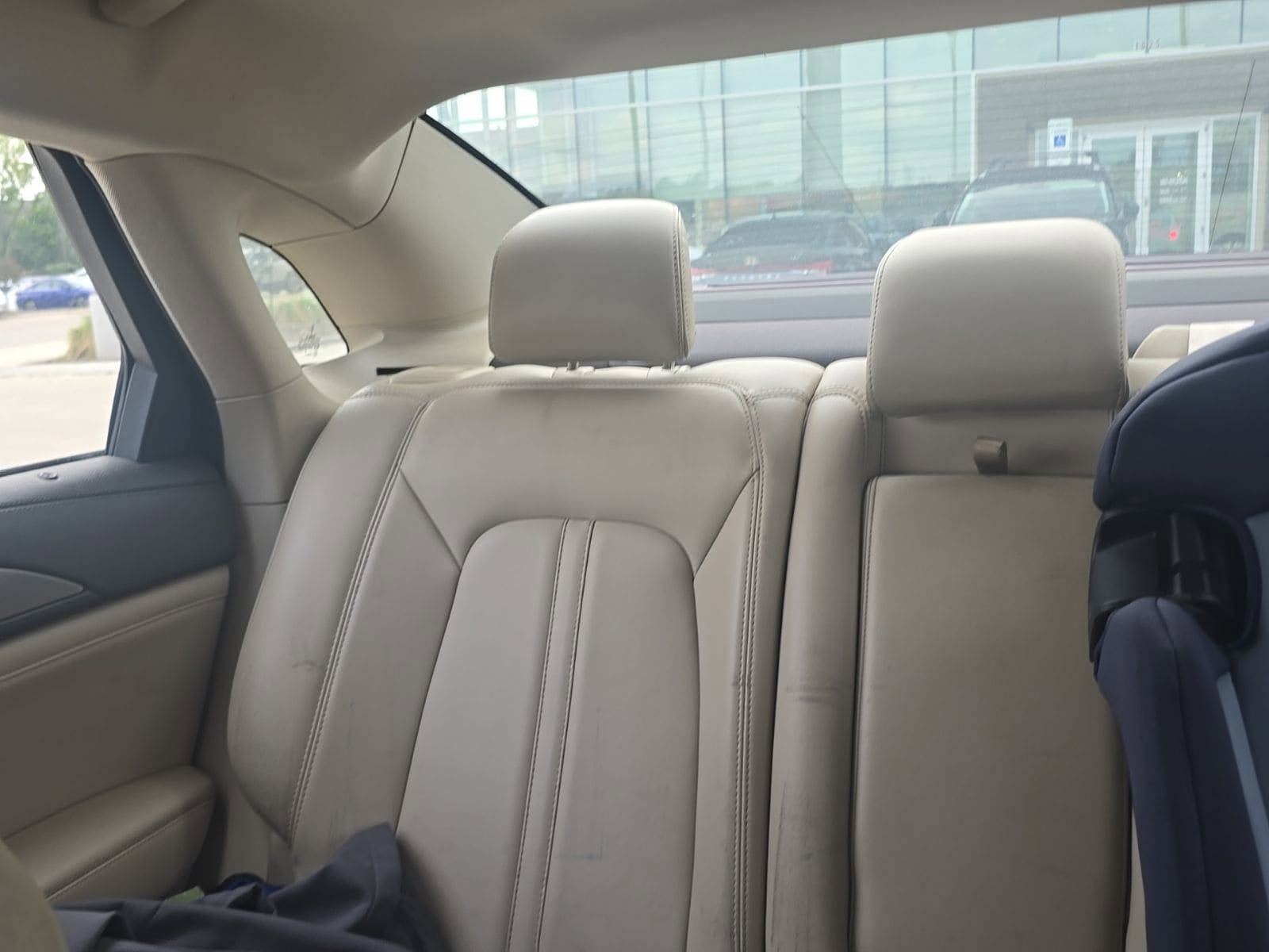 Used 2017 Lincoln MKZ Premiere image 18