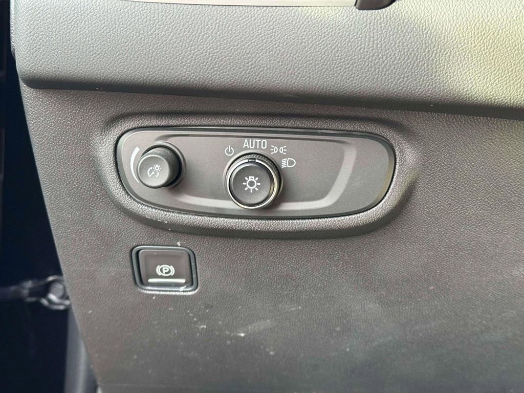 Used 2023 GMC Terrain SLE w/ Elevation Edition image 18