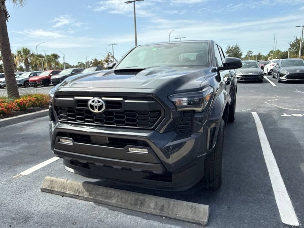 Used 2025 Toyota Tacoma TRD Sport AWD/4WD image 12