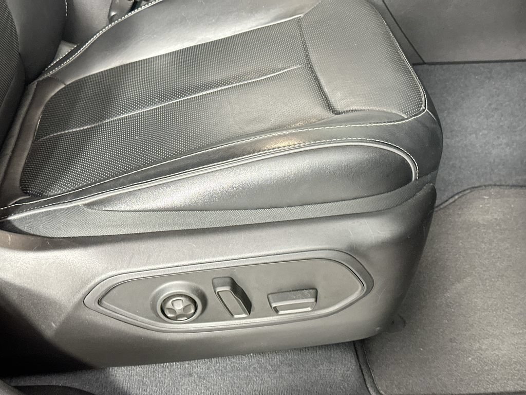 Used 2022 Jeep Grand Cherokee Overland AWD/4WD image 21