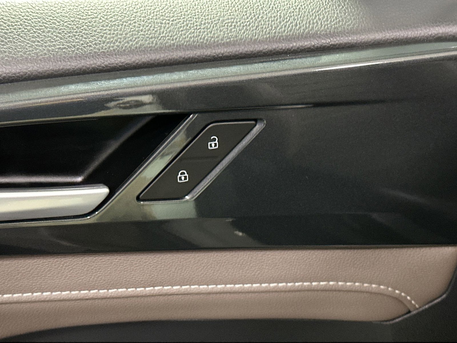 Used 2022 Volkswagen Taos SEL image 17