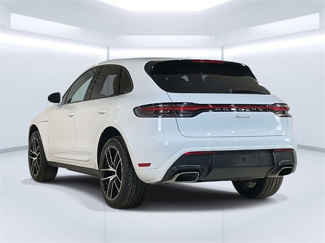 Certified 2025 Porsche Macan image 3