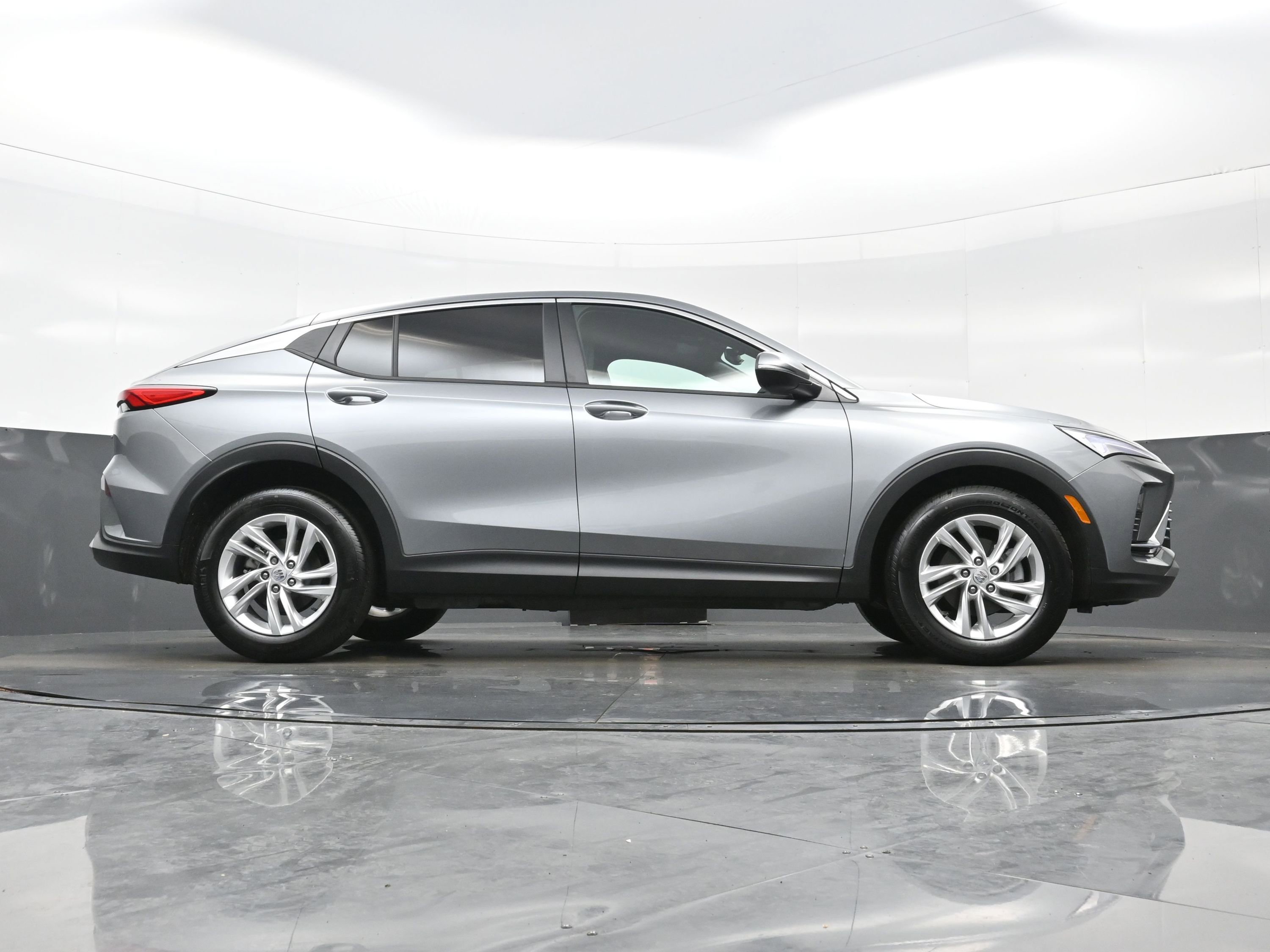 Used 2025 Buick Envista Preferred w/ Convenience II Package image 30