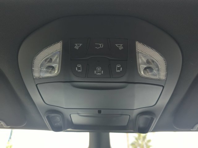 Used 2025 Chrysler Pacifica Limited FWD image 25