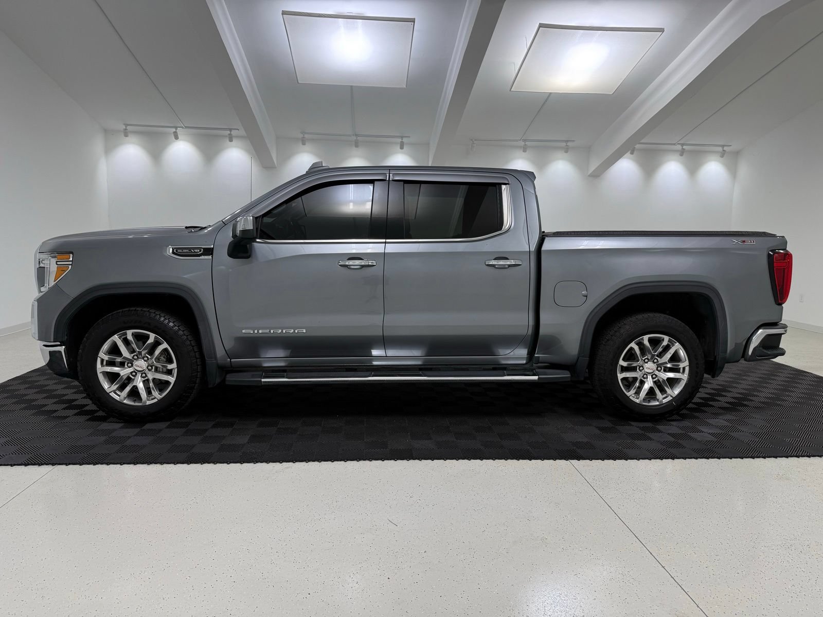 Used 2020 GMC Sierra 1500 SLT w/ SLT Premium Plus Package AWD/4WD image 2