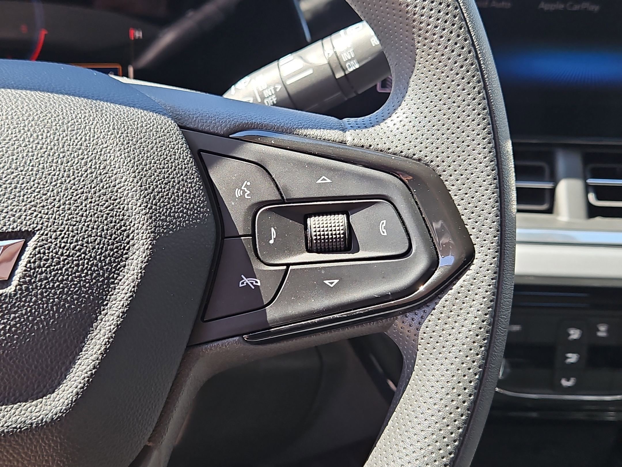 Certified 2025 Chevrolet Trax LT image 23