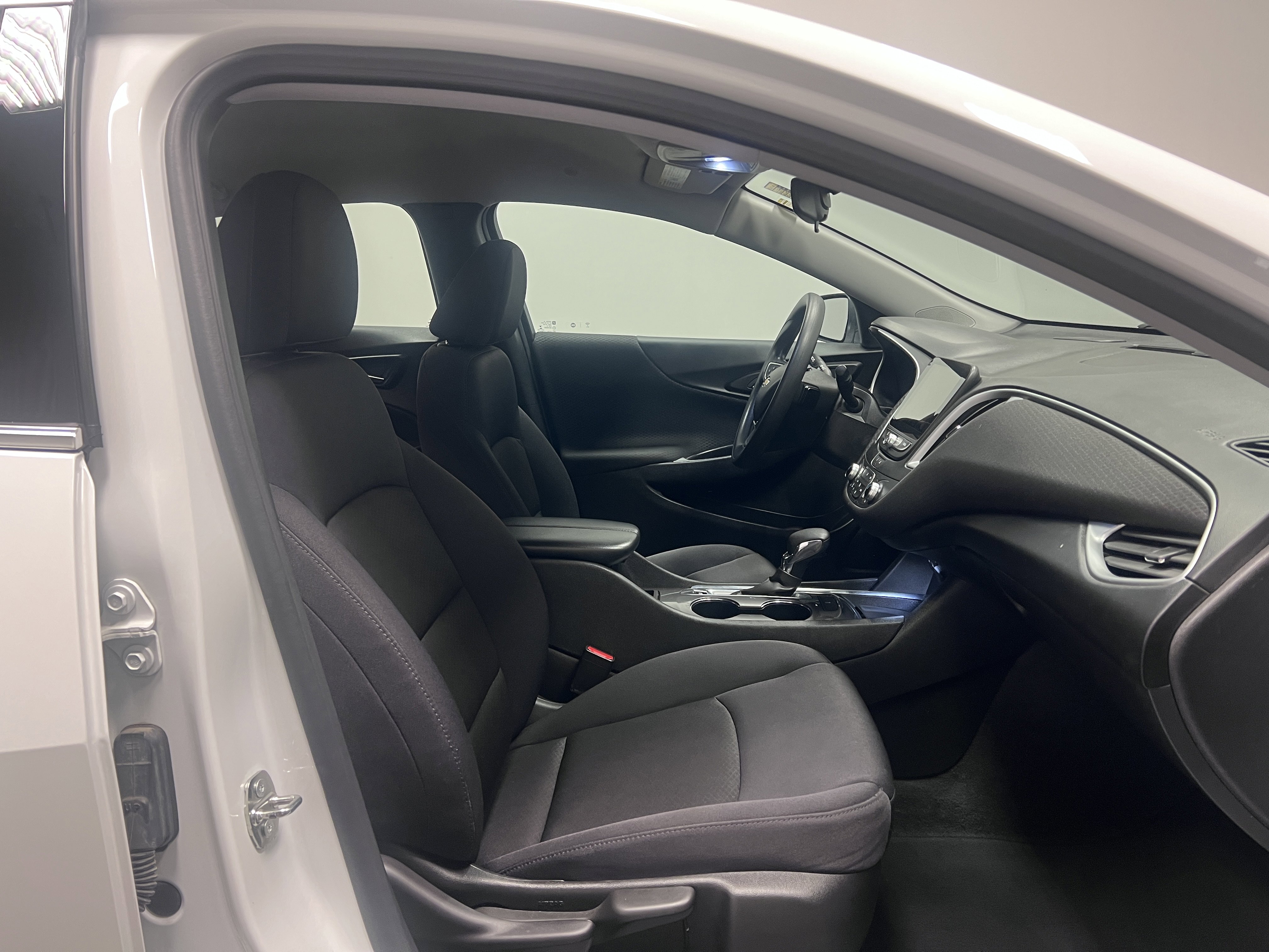 Used 2023 Chevrolet Malibu LT image 16