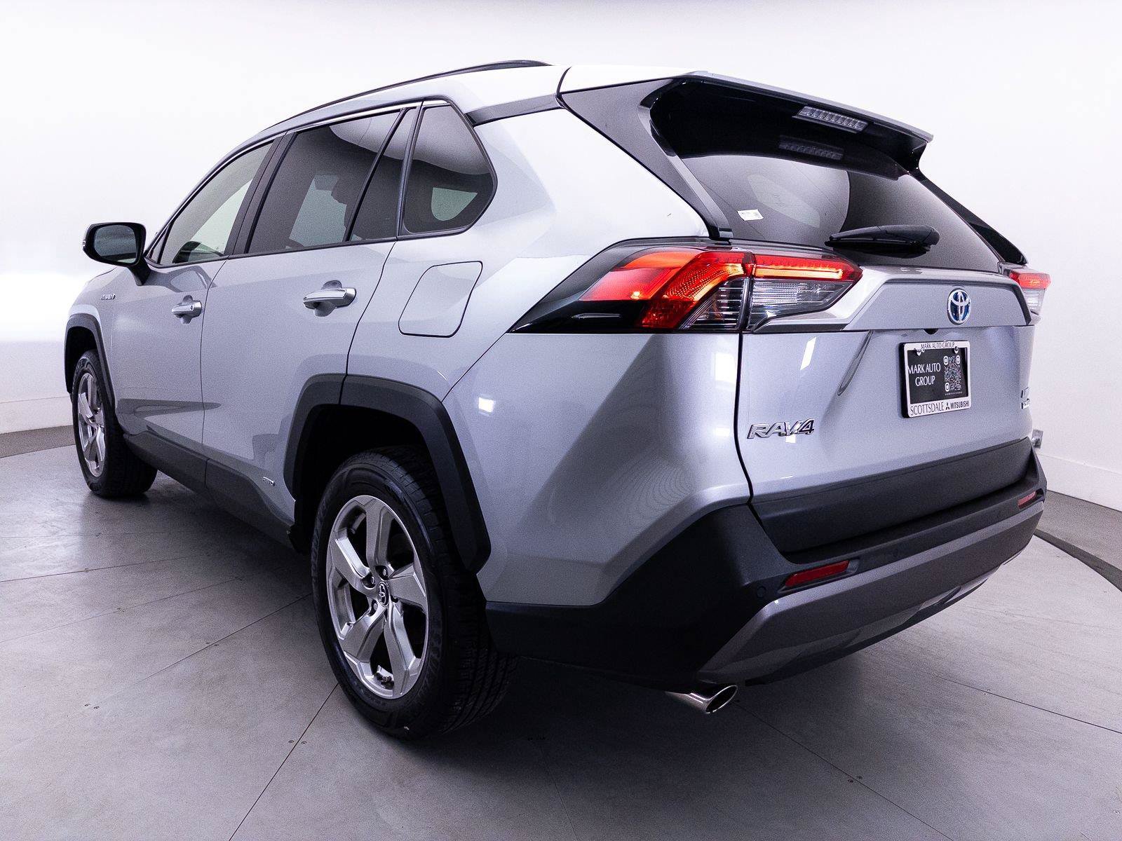 Used 2019 Toyota RAV4 Limited w/ Carpet Mat Package AWD/4WD image 16