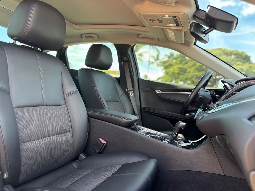 Used 2017 Chevrolet Impala LT w/ Convenience Package image 9