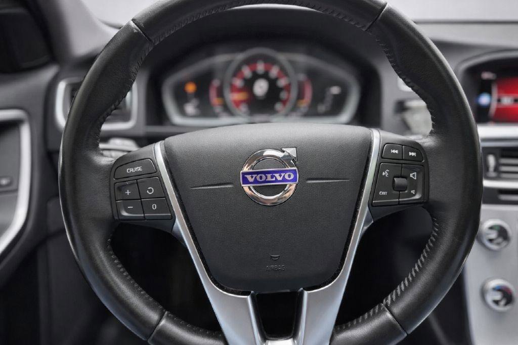 Used 2017 Volvo V60 T5 Cross Country w/ Convenience Package image 13