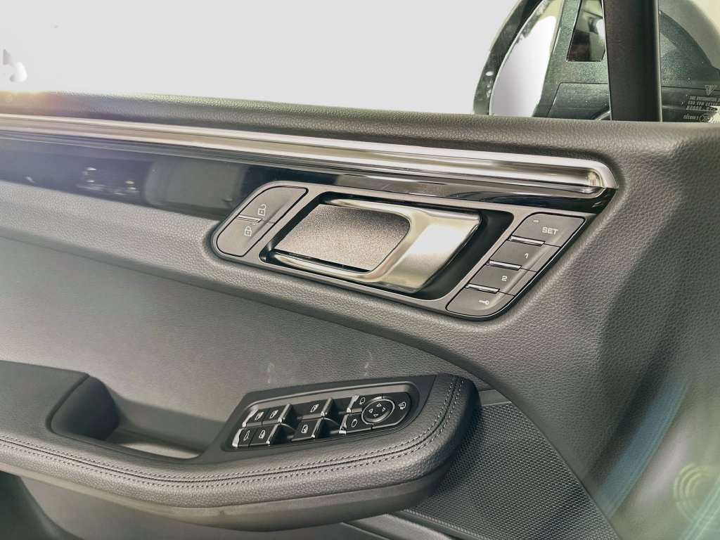 Certified 2026 Porsche Macan AWD/4WD image 20