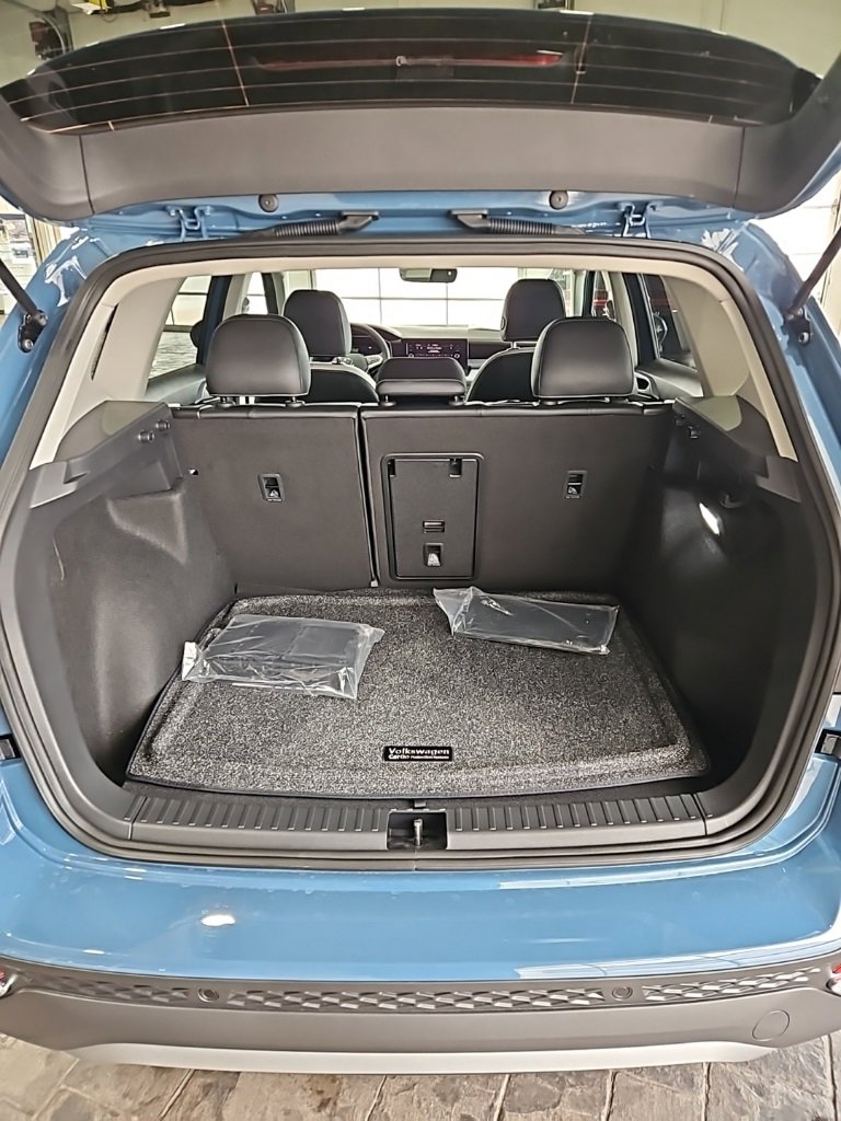 New 2026 Volkswagen Taos SE image 19