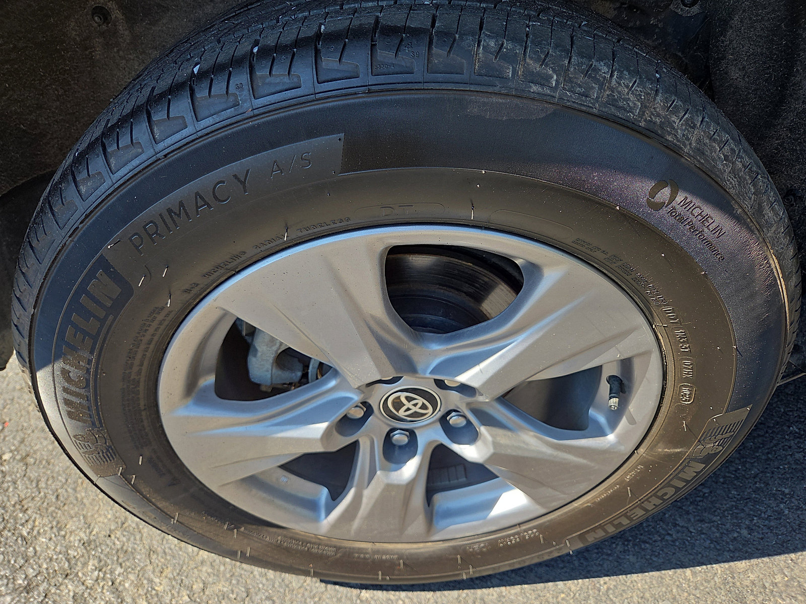 Used 2025 Toyota RAV4 XLE w/ Convenience Package image 10