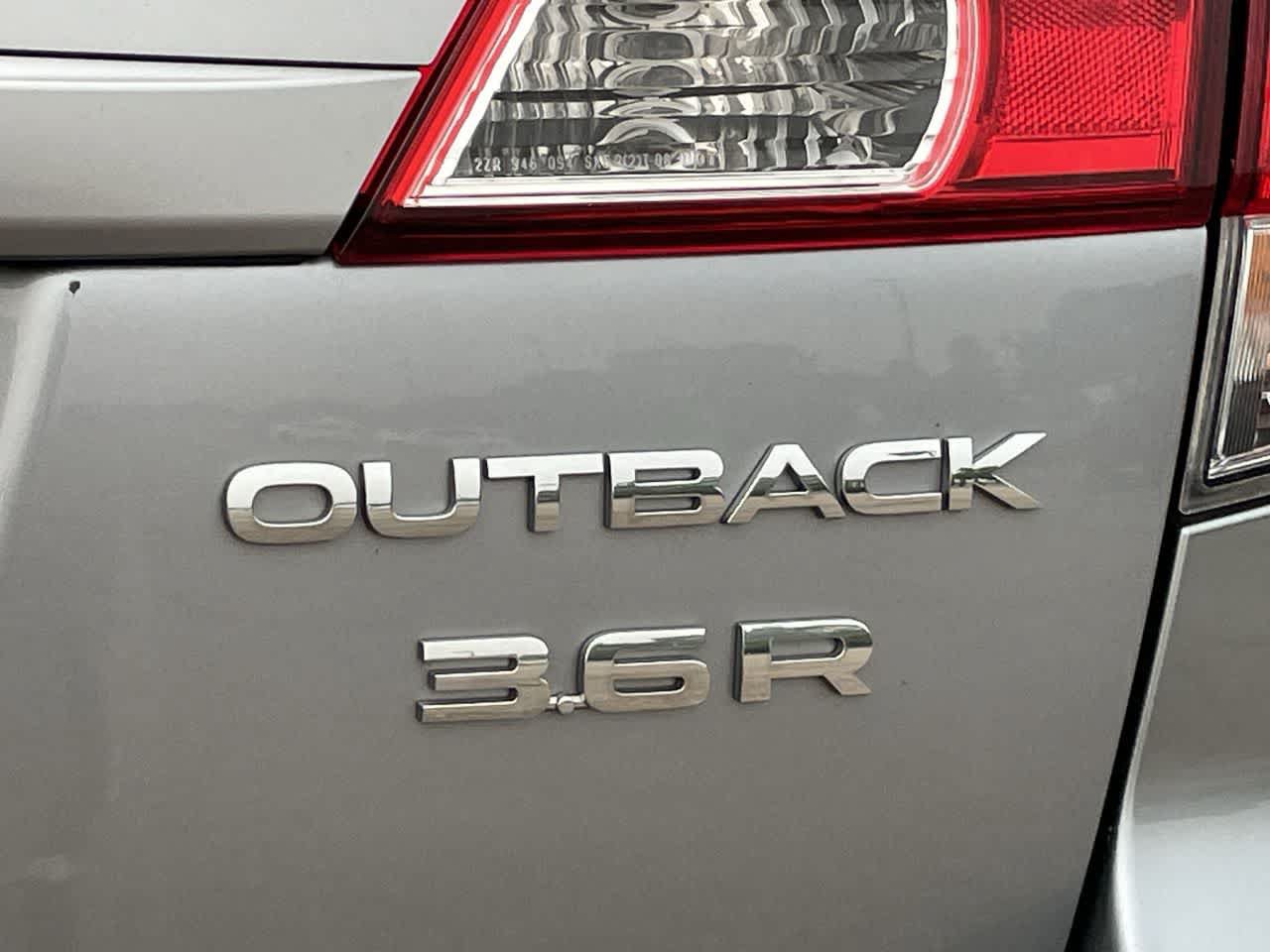 Used 2011 Subaru Outback 3.6R Limited w/ PWR Moonroof Pkg AWD/4WD image 35
