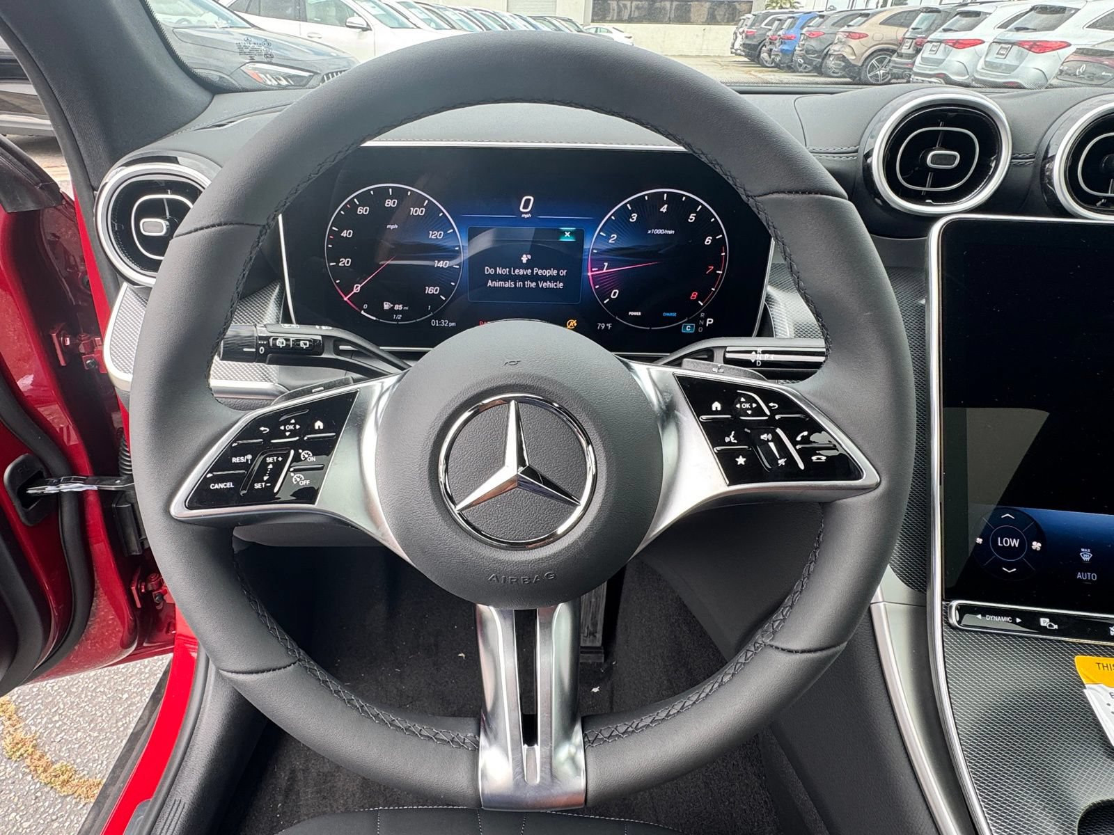 Used 2025 Mercedes-Benz GLC 300 4MATIC image 23
