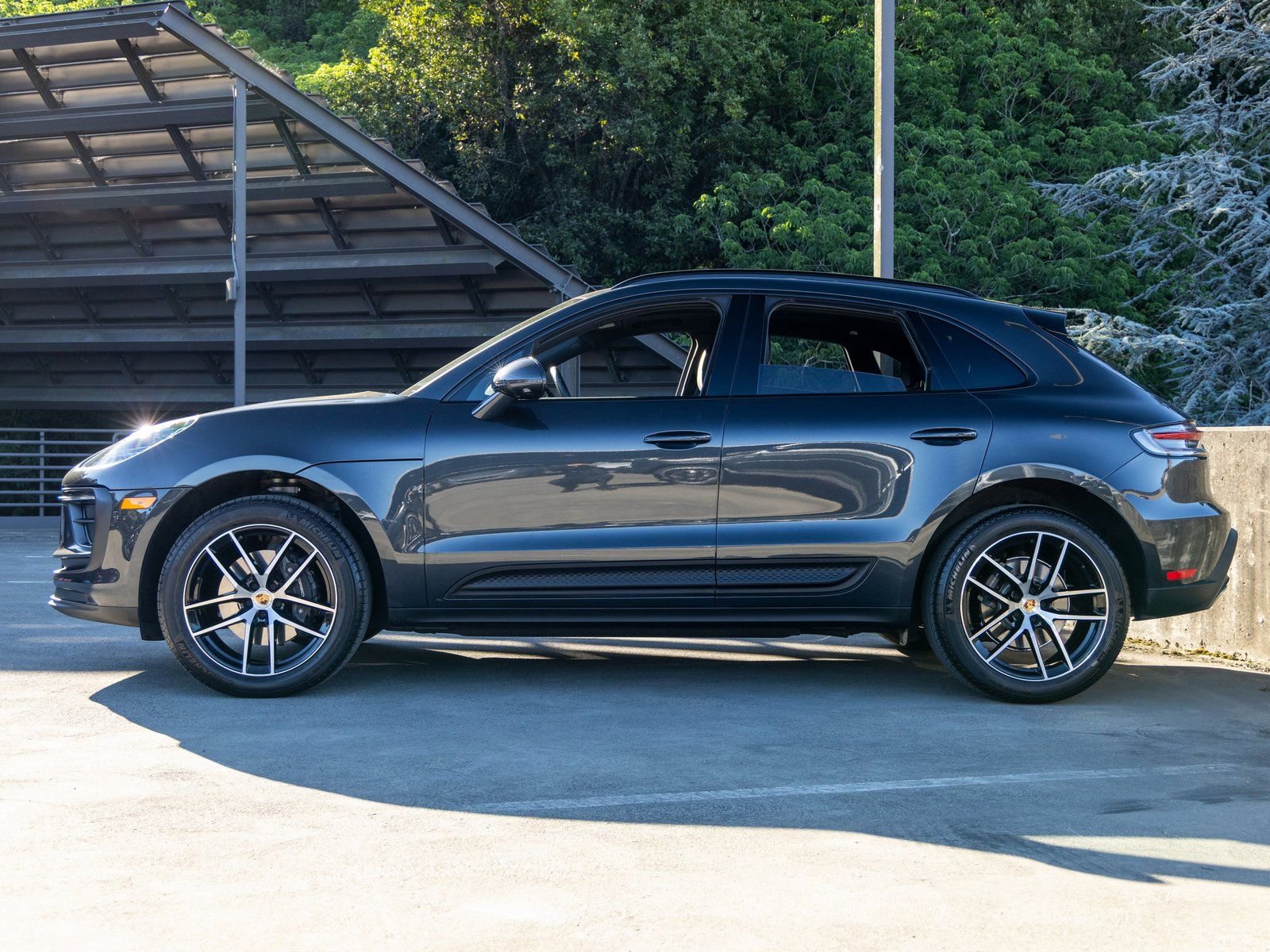 Certified 2025 Porsche Macan image 2