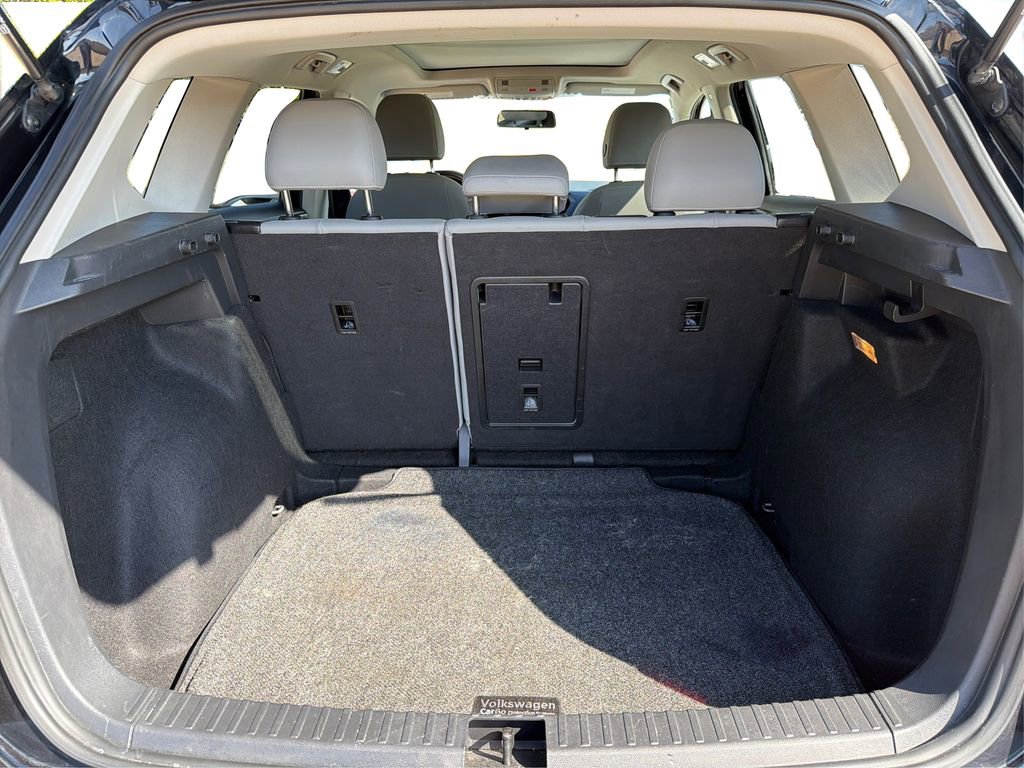 Used 2022 Volkswagen Taos SE w/ Panoramic Sunroof Package FWD image 14
