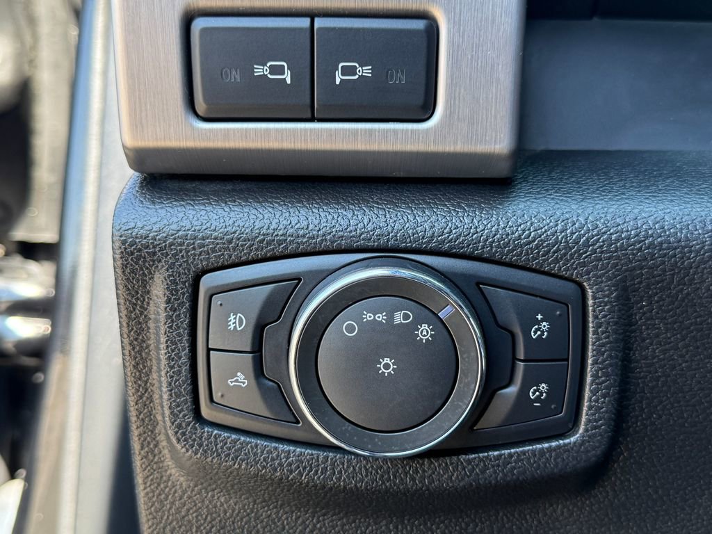 Used 2016 Ford F150 Platinum w/ Technology Package image 26