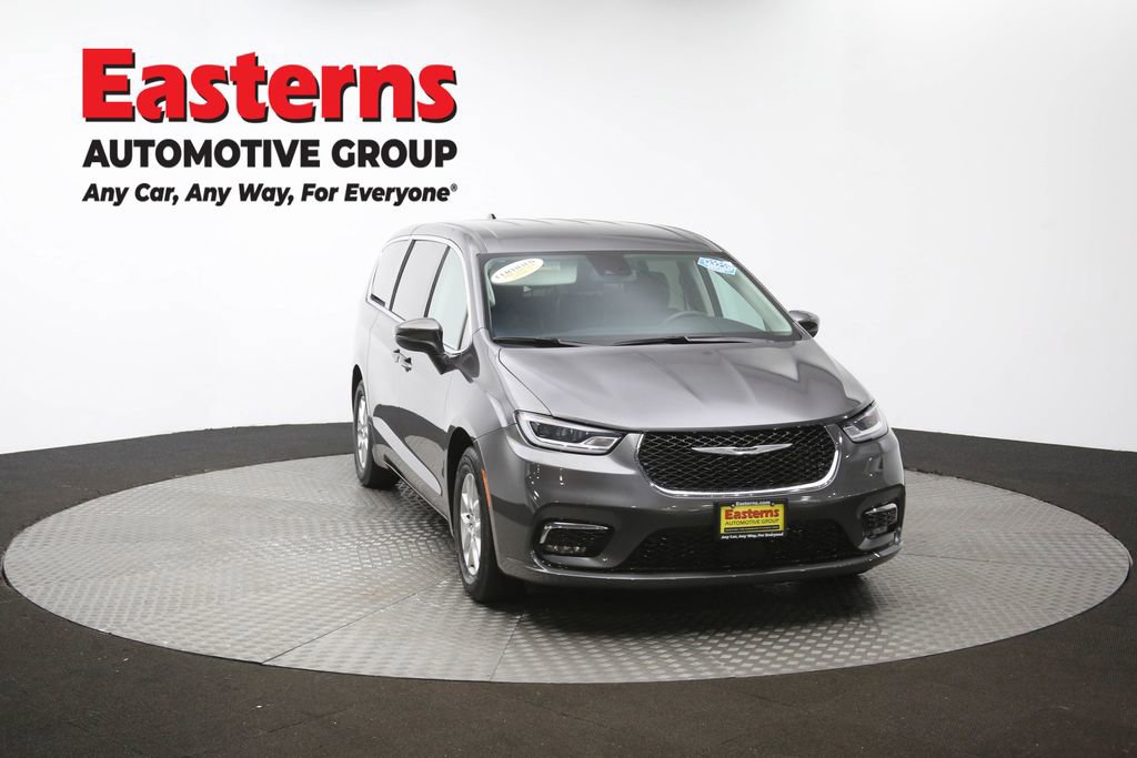 Used 2023 Chrysler Pacifica Touring-L image 55