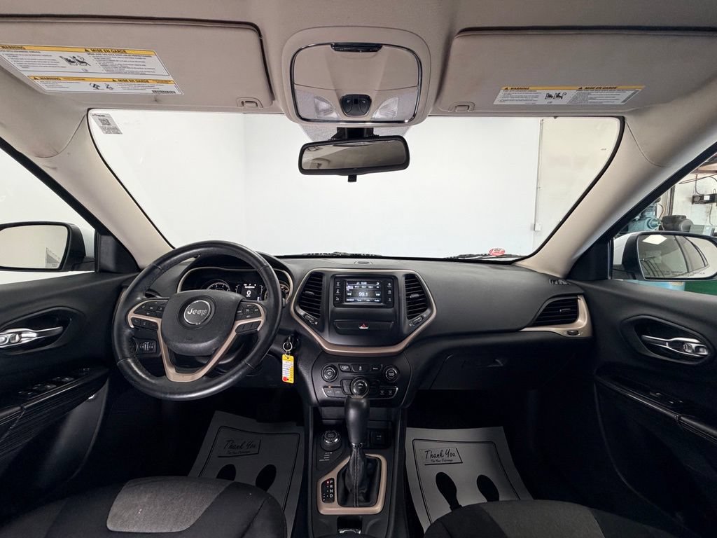 Used 2014 Jeep Cherokee Latitude w/ Cold Weather Group AWD/4WD image 9