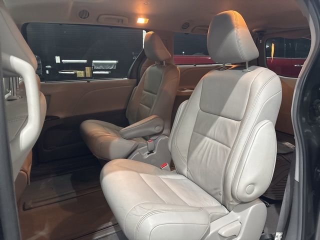 Used 2019 Toyota Sienna XLE image 27