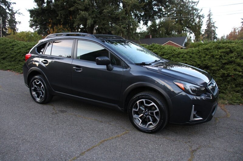 Used 2017 Subaru Crosstrek 2.0i Premium AWD/4WD image 2