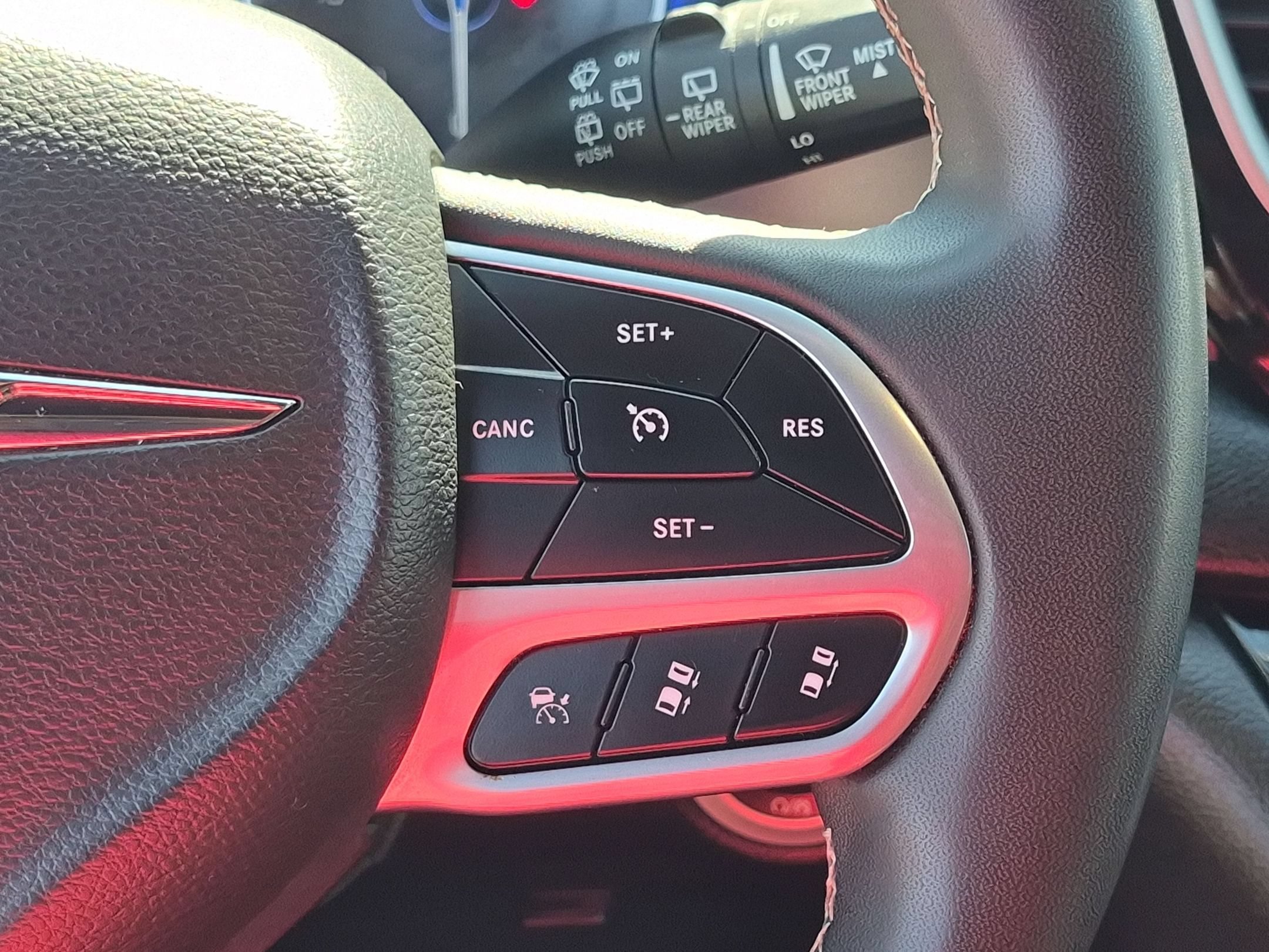 Used 2025 Chrysler Pacifica Select FWD image 19