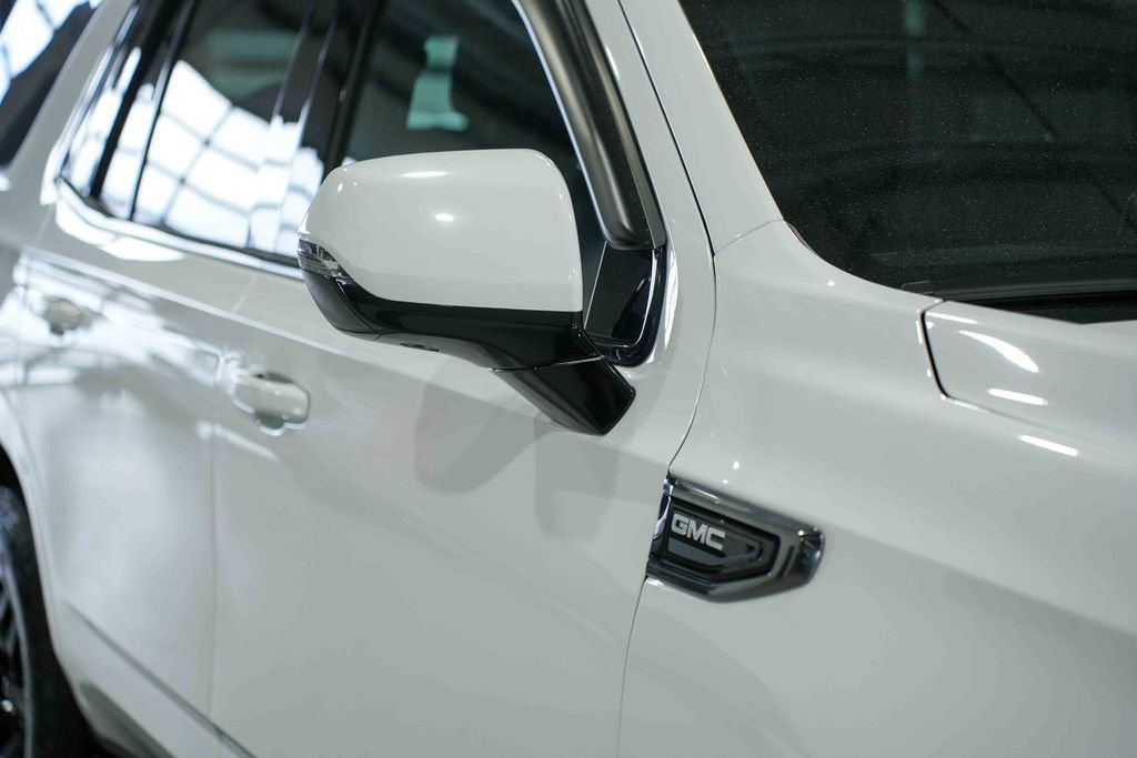 Used 2022 GMC Yukon AT4 image 9