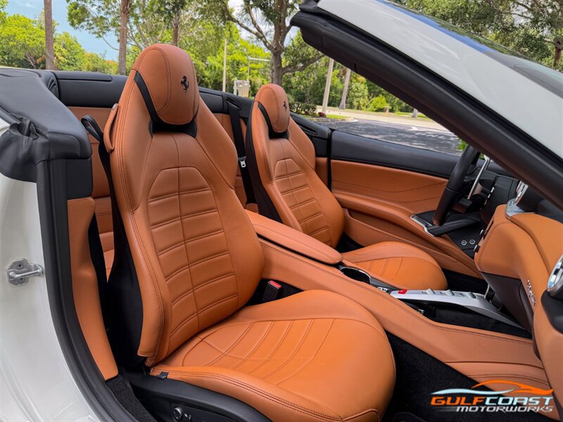 Used 2017 Ferrari California T RWD image 33