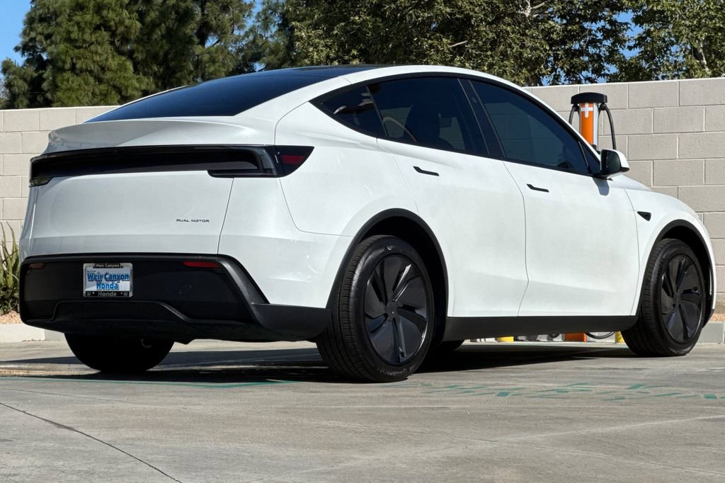 Used 2026 Tesla Model Y Long Range AWD/4WD image 7